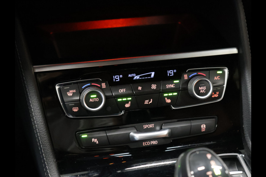 BMW 2 Serie Active Tourer 218i Centennial High Executive [HEAD-UP DISPLAY, GROOT NAVIGATIE, TREKHAAK, PDC V+A, CRUISE CONTROL, BLUETOOTH TELEFOON, STOELVERWARMING, AUTOMATISCHE AIRCO, NIEUWSTAAT]