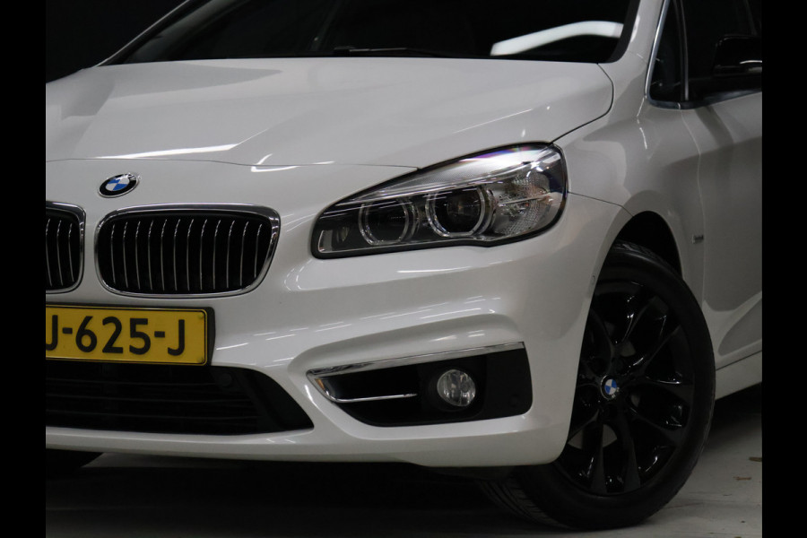 BMW 2 Serie Active Tourer 218i Centennial High Executive [HEAD-UP DISPLAY, GROOT NAVIGATIE, TREKHAAK, PDC V+A, CRUISE CONTROL, BLUETOOTH TELEFOON, STOELVERWARMING, AUTOMATISCHE AIRCO, NIEUWSTAAT]