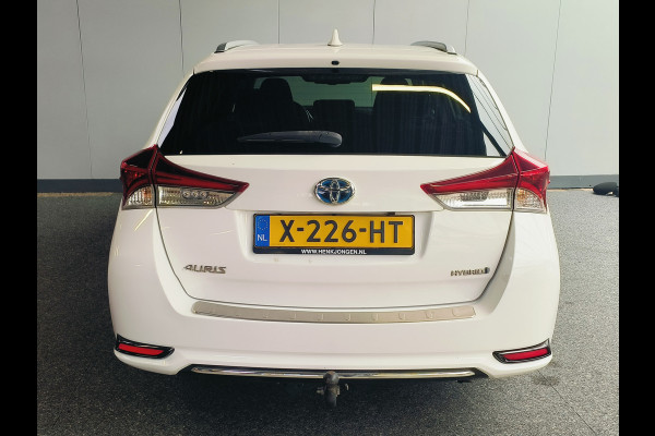 Toyota Auris Touring Sports 1.8 Hybrid Dynamic Ultimate Rijklaar + 12 maanden Bovag-garantie Henk Jongen Auto's in Helmond,  al 50 jaar service zoals 't hoort!