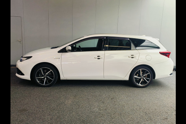 Toyota Auris Touring Sports 1.8 Hybrid Dynamic Ultimate Rijklaar + 12 maanden Bovag-garantie Henk Jongen Auto's in Helmond,  al 50 jaar service zoals 't hoort!