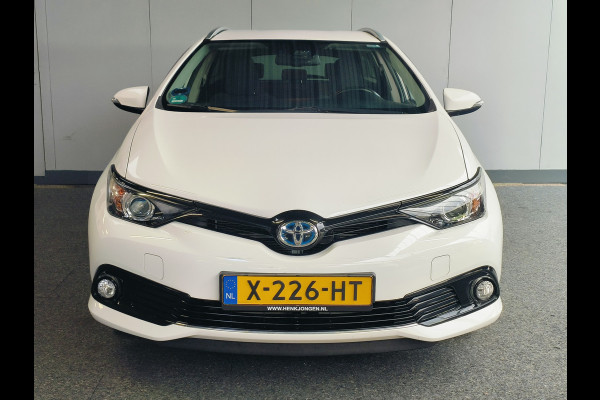 Toyota Auris Touring Sports 1.8 Hybrid Dynamic Ultimate Rijklaar + 12 maanden Bovag-garantie Henk Jongen Auto's in Helmond,  al 50 jaar service zoals 't hoort!