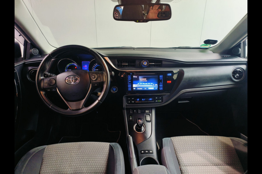 Toyota Auris Touring Sports 1.8 Hybrid Dynamic Ultimate Rijklaar + 12 maanden Bovag-garantie Henk Jongen Auto's in Helmond,  al 50 jaar service zoals 't hoort!