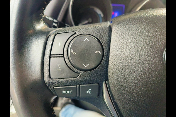 Toyota Auris Touring Sports 1.8 Hybrid Dynamic Ultimate Rijklaar + 12 maanden Bovag-garantie Henk Jongen Auto's in Helmond,  al 50 jaar service zoals 't hoort!