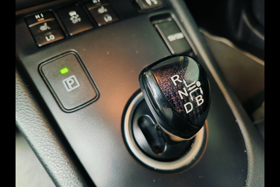 Toyota Auris Touring Sports 1.8 Hybrid Dynamic Ultimate Rijklaar + 12 maanden Bovag-garantie Henk Jongen Auto's in Helmond,  al 50 jaar service zoals 't hoort!
