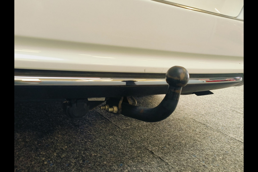 Toyota Auris Touring Sports 1.8 Hybrid Dynamic Ultimate Rijklaar + 12 maanden Bovag-garantie Henk Jongen Auto's in Helmond,  al 50 jaar service zoals 't hoort!