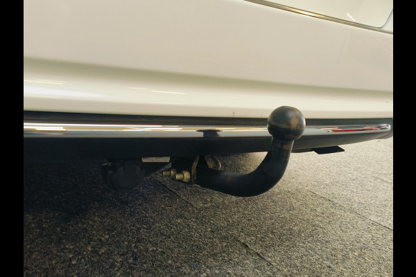 Toyota Auris Touring Sports 1.8 Hybrid Dynamic Ultimate Rijklaar + 12 maanden Bovag-garantie Henk Jongen Auto's in Helmond,  al 50 jaar service zoals 't hoort!