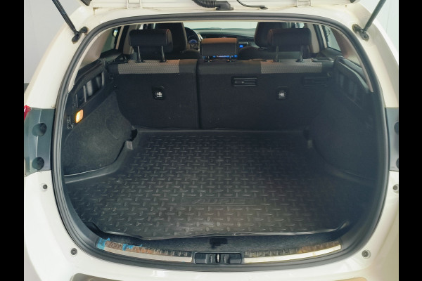 Toyota Auris Touring Sports 1.8 Hybrid Dynamic Ultimate Rijklaar + 12 maanden Bovag-garantie Henk Jongen Auto's in Helmond,  al 50 jaar service zoals 't hoort!