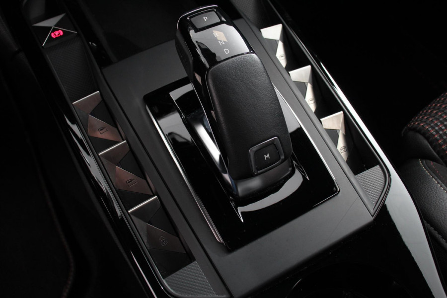 DS DS 3 Crossback 1.2 PureTech 130 PK Automaat Performance Line | Climate Control | Parkeer sensoren Achter | Lichtmetalen velgen