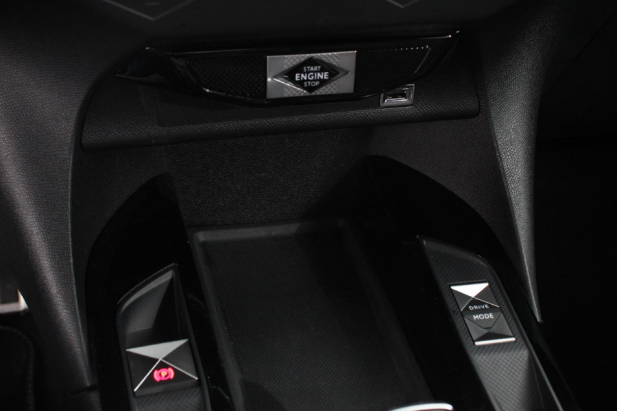 DS DS 3 Crossback 1.2 PureTech 130 PK Automaat Performance Line | Climate Control | Parkeer sensoren Achter | Lichtmetalen velgen