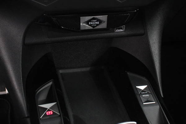 DS DS 3 Crossback 1.2 PureTech 130 PK Automaat Performance Line | Climate Control | Parkeer sensoren Achter | Lichtmetalen velgen