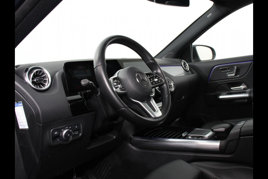 Mercedes-Benz GLA 200 163pk Automaat Progressive Mercedes-Benz GLA-klasse 200 Progressive | Panorama Dak | Navigatie | Camera | Cruise Control | LED Matrix | DAB | Memomy Stoel |