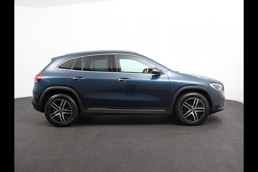 Mercedes-Benz GLA 200 163pk Automaat Progressive Mercedes-Benz GLA-klasse 200 Progressive | Panorama Dak | Navigatie | Camera | Cruise Control | LED Matrix | DAB | Memomy Stoel |
