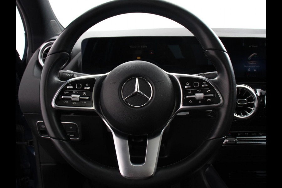 Mercedes-Benz GLA 200 163pk Automaat Progressive Mercedes-Benz GLA-klasse 200 Progressive | Panorama Dak | Navigatie | Camera | Cruise Control | LED Matrix | DAB | Memomy Stoel |
