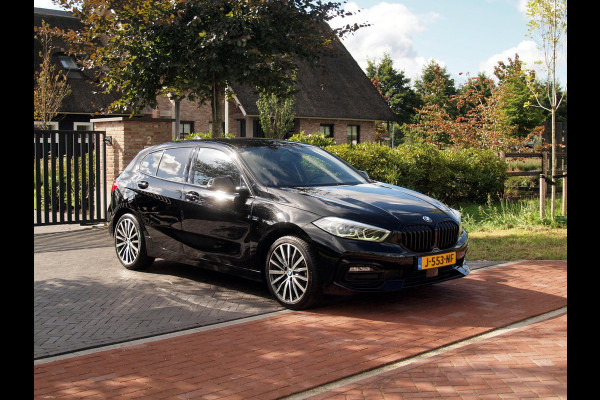 BMW 1-serie 118i Executive Edition | Apple Carplay | Cruise Control | Parkeersensoren | Automaat |