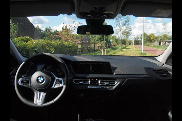 BMW 1-serie 118i Executive Edition | Apple Carplay | Cruise Control | Parkeersensoren | Automaat |