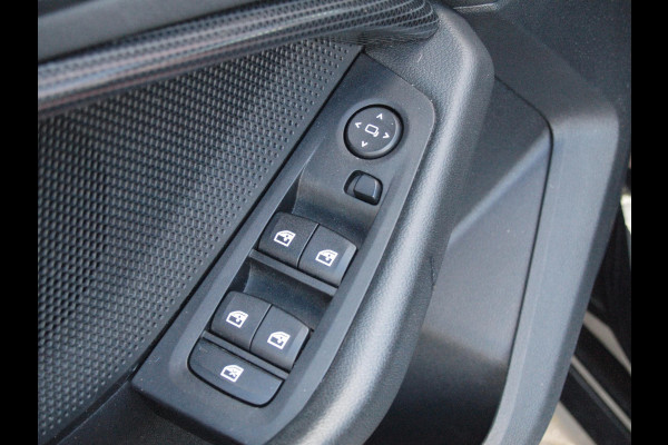 BMW 1-serie 118i Executive Edition | Apple Carplay | Cruise Control | Parkeersensoren | Automaat |