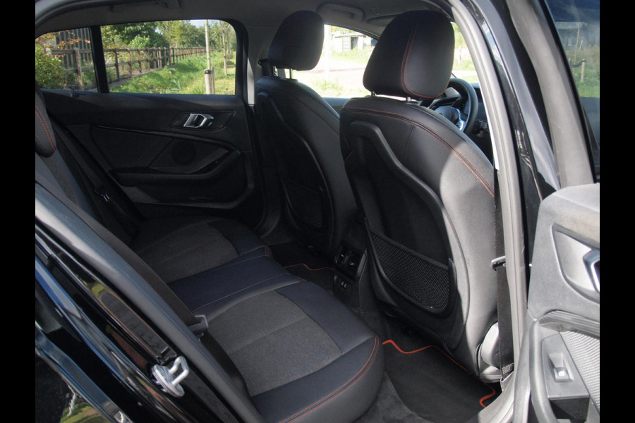 BMW 1-serie 118i Executive Edition | Apple Carplay | Cruise Control | Parkeersensoren | Automaat |