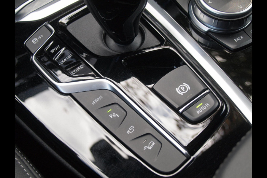 BMW X3 xDrive30e Business Edition Plus | M-Pakket | 360* Camera | Trekhaak | NL-Auto | Plug-in Hybride |