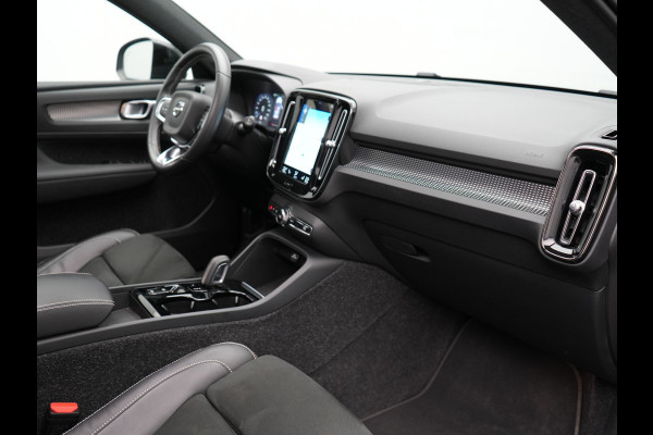 Volvo XC40 T4 Recharge R-Design Plug In Hybrid 211pk Dealer O.H PHEV | Panodak | 360 Camera | Harman Kardon Sound | Adaptive Cruise | Alcantara Sportstoelen Verwarmd | Apple Carplay | Keyless | Blis | Stuur Verwarmd | Navigatie | Virtual | DAB |