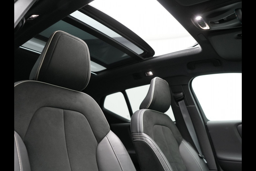 Volvo XC40 T4 Recharge R-Design Plug In Hybrid 211pk Dealer O.H PHEV | Panodak | 360 Camera | Harman Kardon Sound | Adaptive Cruise | Alcantara Sportstoelen Verwarmd | Apple Carplay | Keyless | Blis | Stuur Verwarmd | Navigatie | Virtual | DAB |