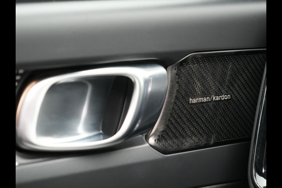 Volvo XC40 T4 Recharge R-Design Plug In Hybrid 211pk Dealer O.H PHEV | Panodak | 360 Camera | Harman Kardon Sound | Adaptive Cruise | Alcantara Sportstoelen Verwarmd | Apple Carplay | Keyless | Blis | Stuur Verwarmd | Navigatie | Virtual | DAB |