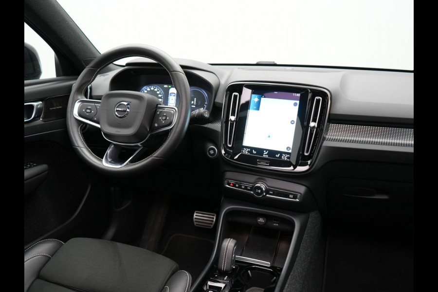 Volvo XC40 T4 Recharge R-Design Plug In Hybrid 211pk Dealer O.H PHEV | Panodak | 360 Camera | Harman Kardon Sound | Adaptive Cruise | Alcantara Sportstoelen Verwarmd | Apple Carplay | Keyless | Blis | Stuur Verwarmd | Navigatie | Virtual | DAB |