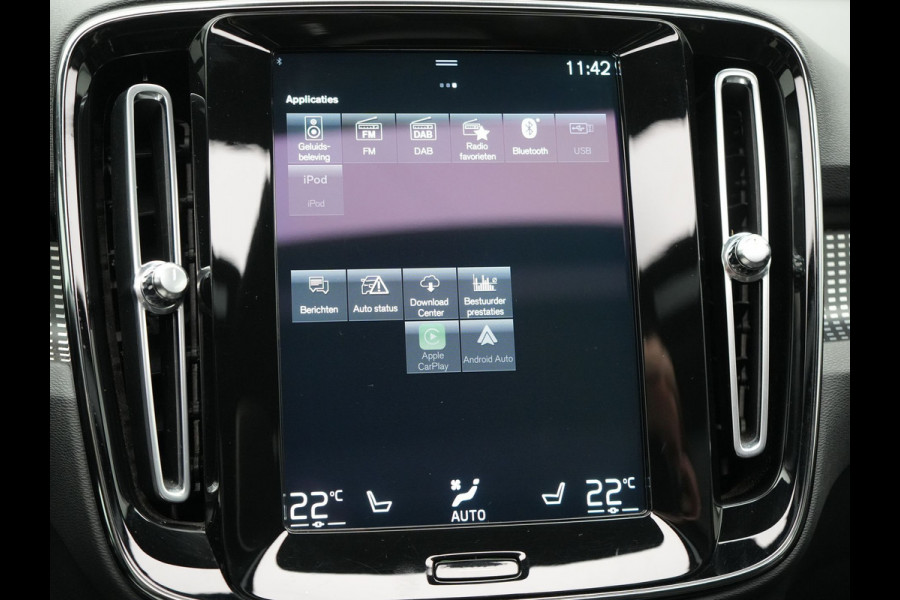 Volvo XC40 T4 Recharge R-Design Plug In Hybrid 211pk Dealer O.H PHEV | Panodak | 360 Camera | Harman Kardon Sound | Adaptive Cruise | Alcantara Sportstoelen Verwarmd | Apple Carplay | Keyless | Blis | Stuur Verwarmd | Navigatie | Virtual | DAB |