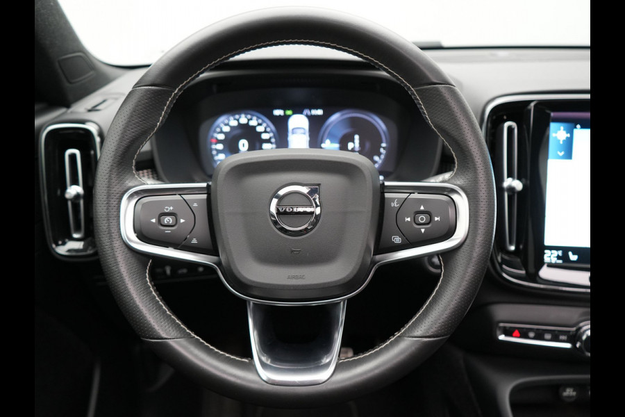 Volvo XC40 T4 Recharge R-Design Plug In Hybrid 211pk Dealer O.H PHEV | Panodak | 360 Camera | Harman Kardon Sound | Adaptive Cruise | Alcantara Sportstoelen Verwarmd | Apple Carplay | Keyless | Blis | Stuur Verwarmd | Navigatie | Virtual | DAB |