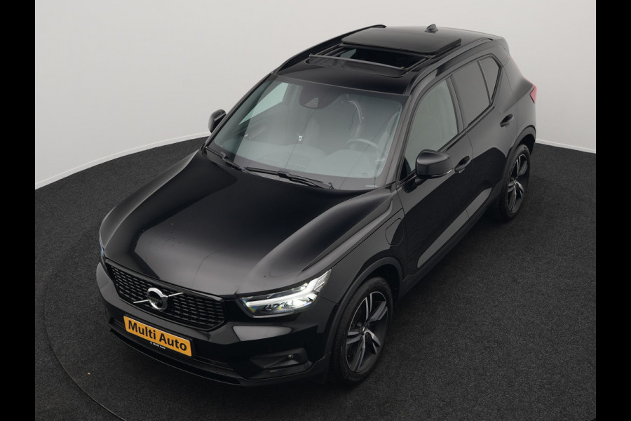 Volvo XC40 T4 Recharge R-Design Plug In Hybrid 211pk Dealer O.H PHEV | Panodak | 360 Camera | Harman Kardon Sound | Adaptive Cruise | Alcantara Sportstoelen Verwarmd | Apple Carplay | Keyless | Blis | Stuur Verwarmd | Navigatie | Virtual | DAB |
