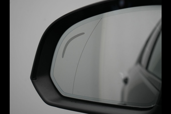 Volvo XC40 T4 Recharge R-Design Plug In Hybrid 211pk Dealer O.H PHEV | Panodak | 360 Camera | Harman Kardon Sound | Adaptive Cruise | Alcantara Sportstoelen Verwarmd | Apple Carplay | Keyless | Blis | Stuur Verwarmd | Navigatie | Virtual | DAB |