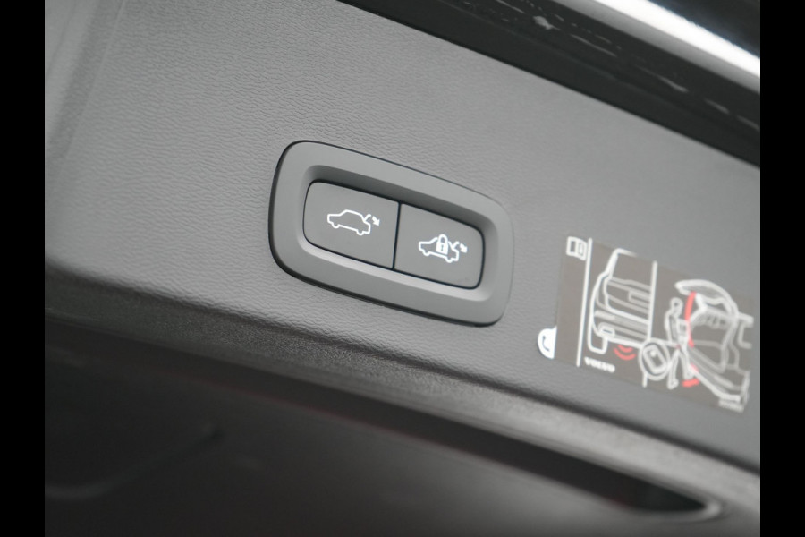 Volvo XC40 T4 Recharge R-Design Plug In Hybrid 211pk Dealer O.H PHEV | Panodak | 360 Camera | Harman Kardon Sound | Adaptive Cruise | Alcantara Sportstoelen Verwarmd | Apple Carplay | Keyless | Blis | Stuur Verwarmd | Navigatie | Virtual | DAB |