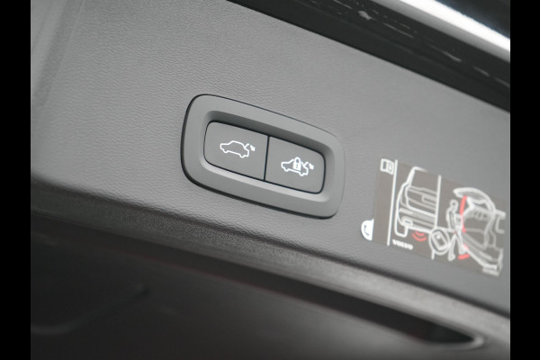 Volvo XC40 T4 Recharge R-Design Plug In Hybrid 211pk Dealer O.H PHEV | Panodak | 360 Camera | Harman Kardon Sound | Adaptive Cruise | Alcantara Sportstoelen Verwarmd | Apple Carplay | Keyless | Blis | Stuur Verwarmd | Navigatie | Virtual | DAB |