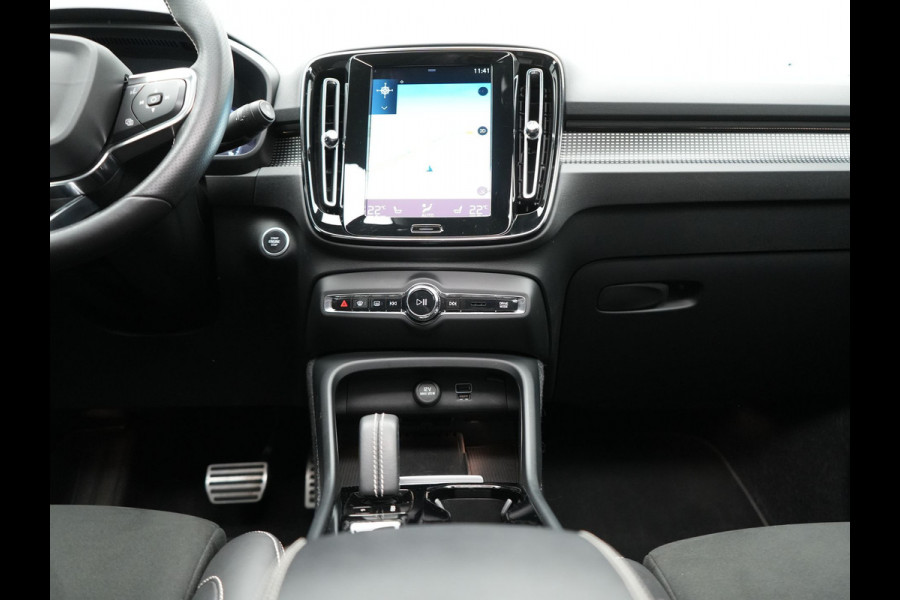 Volvo XC40 T4 Recharge R-Design Plug In Hybrid 211pk Dealer O.H PHEV | Panodak | 360 Camera | Harman Kardon Sound | Adaptive Cruise | Alcantara Sportstoelen Verwarmd | Apple Carplay | Keyless | Blis | Stuur Verwarmd | Navigatie | Virtual | DAB |