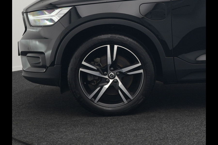 Volvo XC40 T4 Recharge R-Design Plug In Hybrid 211pk Dealer O.H PHEV | Panodak | 360 Camera | Harman Kardon Sound | Adaptive Cruise | Alcantara Sportstoelen Verwarmd | Apple Carplay | Keyless | Blis | Stuur Verwarmd | Navigatie | Virtual | DAB |