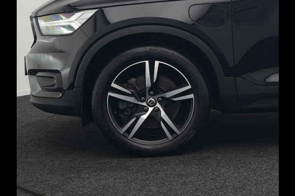 Volvo XC40 T4 Recharge R-Design Plug In Hybrid 211pk Dealer O.H PHEV | Panodak | 360 Camera | Harman Kardon Sound | Adaptive Cruise | Alcantara Sportstoelen Verwarmd | Apple Carplay | Keyless | Blis | Stuur Verwarmd | Navigatie | Virtual | DAB |