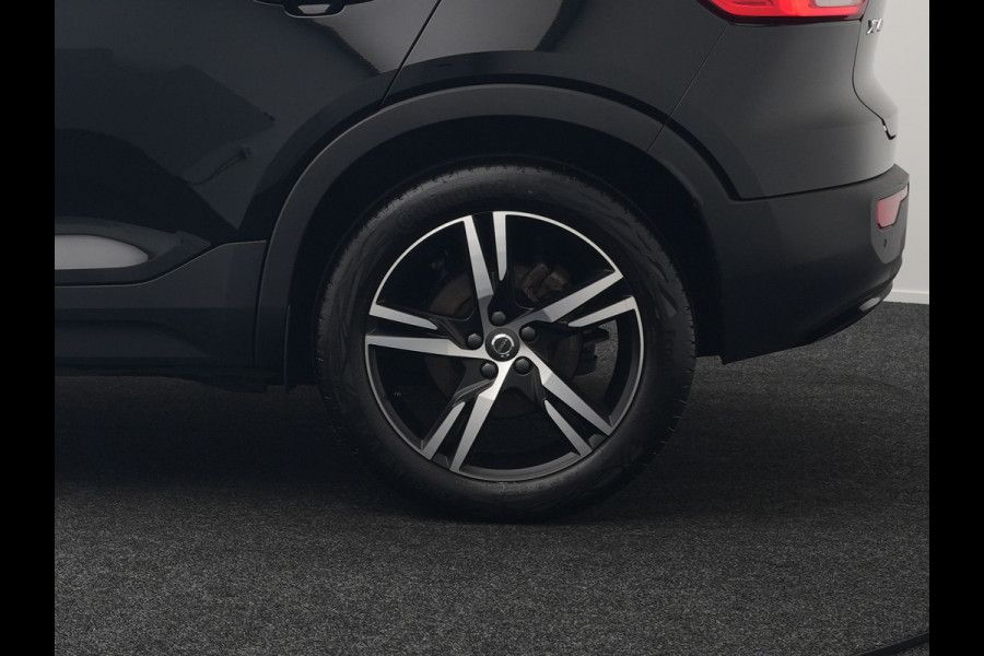Volvo XC40 T4 Recharge R-Design Plug In Hybrid 211pk Dealer O.H PHEV | Panodak | 360 Camera | Harman Kardon Sound | Adaptive Cruise | Alcantara Sportstoelen Verwarmd | Apple Carplay | Keyless | Blis | Stuur Verwarmd | Navigatie | Virtual | DAB |