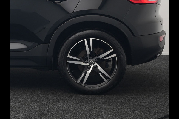 Volvo XC40 T4 Recharge R-Design Plug In Hybrid 211pk Dealer O.H PHEV | Panodak | 360 Camera | Harman Kardon Sound | Adaptive Cruise | Alcantara Sportstoelen Verwarmd | Apple Carplay | Keyless | Blis | Stuur Verwarmd | Navigatie | Virtual | DAB |