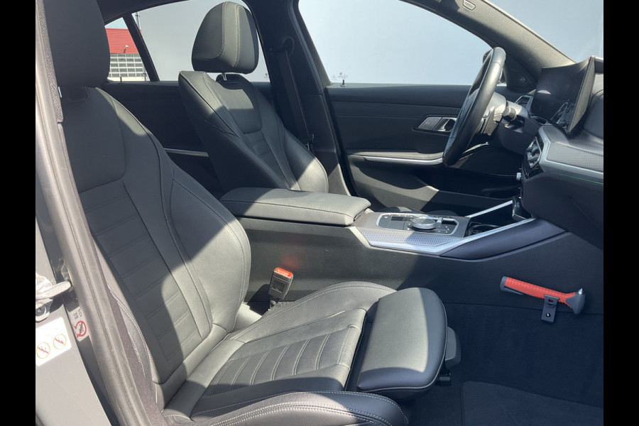 BMW 3-serie 330e xDrive Nieuwstaat Open dak Harman/kordon Elec. t-haak Sportstoelen Headup BMW 3-serie 330e xDrive Nieuwstaat Open dak Harman/kordon Elec. t-haak Sportstoelen Headup