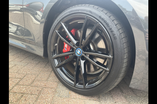 BMW 3-serie 330e xDrive Nieuwstaat Open dak Harman/kordon Elec. t-haak Sportstoelen Headup BMW 3-serie 330e xDrive Nieuwstaat Open dak Harman/kordon Elec. t-haak Sportstoelen Headup