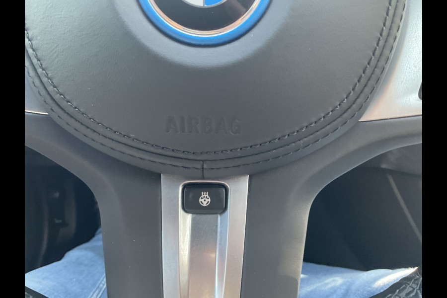 BMW 3-serie 330e xDrive Nieuwstaat Open dak Harman/kordon Elec. t-haak Sportstoelen Headup BMW 3-serie 330e xDrive Nieuwstaat Open dak Harman/kordon Elec. t-haak Sportstoelen Headup