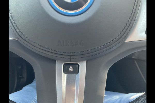 BMW 3-serie 330e xDrive Nieuwstaat Open dak Harman/kordon Elec. t-haak Sportstoelen Headup BMW 3-serie 330e xDrive Nieuwstaat Open dak Harman/kordon Elec. t-haak Sportstoelen Headup