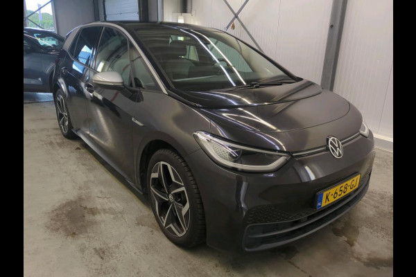 Volkswagen ID.3 First Plus 58 kWh Navigatie Apple Carplay/Android Auto Camera Parkeersensoren Adaptive Cruise Control Full LED Matrix Stoel- en stuurverwarming Lichtmetalen velgen Climate Control