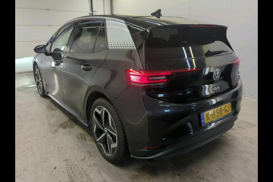 Volkswagen ID.3 First Plus 58 kWh Navigatie Apple Carplay/Android Auto Camera Parkeersensoren Adaptive Cruise Control Full LED Matrix Stoel- en stuurverwarming Lichtmetalen velgen Climate Control