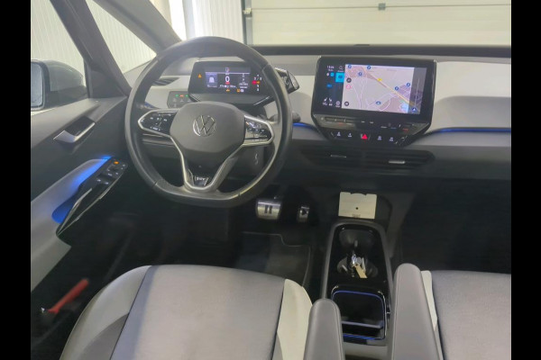 Volkswagen ID.3 First Plus 58 kWh Navigatie Apple Carplay/Android Auto Camera Parkeersensoren Adaptive Cruise Control Full LED Matrix Stoel- en stuurverwarming Lichtmetalen velgen Climate Control