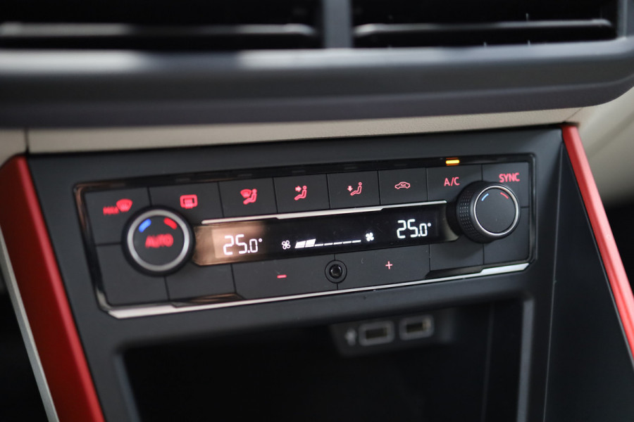 Volkswagen Polo 1.0 MPI Beats | Beats Interieur | Beats Audio | sportive striping | CarPlay | stof- Leer bekleding | Unieke Beats uitvoering |