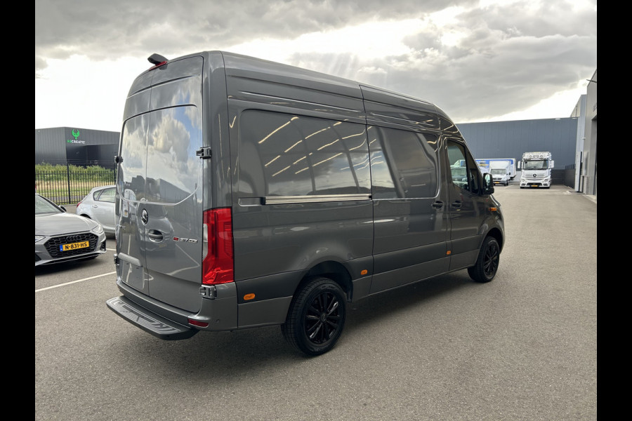Mercedes-Benz Sprinter 317 CDI L2 H2 PRO Facelift / LED / MBUX / Navigatie / Camera / Parkeersensoren / Cruise control / Airco / 270 Graden achterdeure