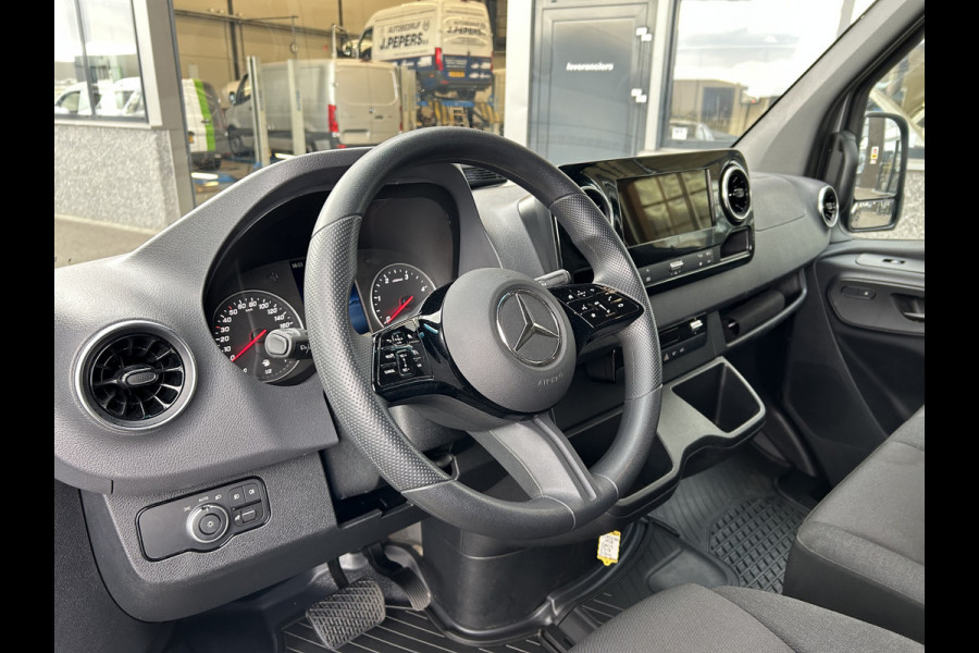 Mercedes-Benz Sprinter 317 CDI L2 H2 PRO Facelift / LED / MBUX / Navigatie / Camera / Parkeersensoren / Cruise control / Airco / 270 Graden achterdeure