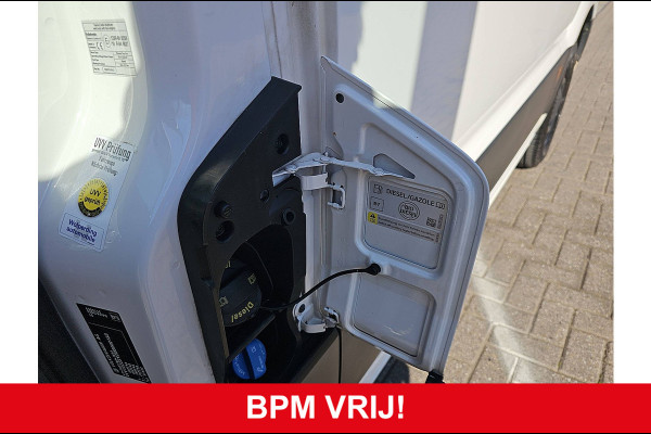 Volkswagen Crafter 35 2.0 TDI L3H2 LED Navi Standkachel Trekhaak PDC Cruise Stoelverwarming Apple Carplay Euro6 140 PK!