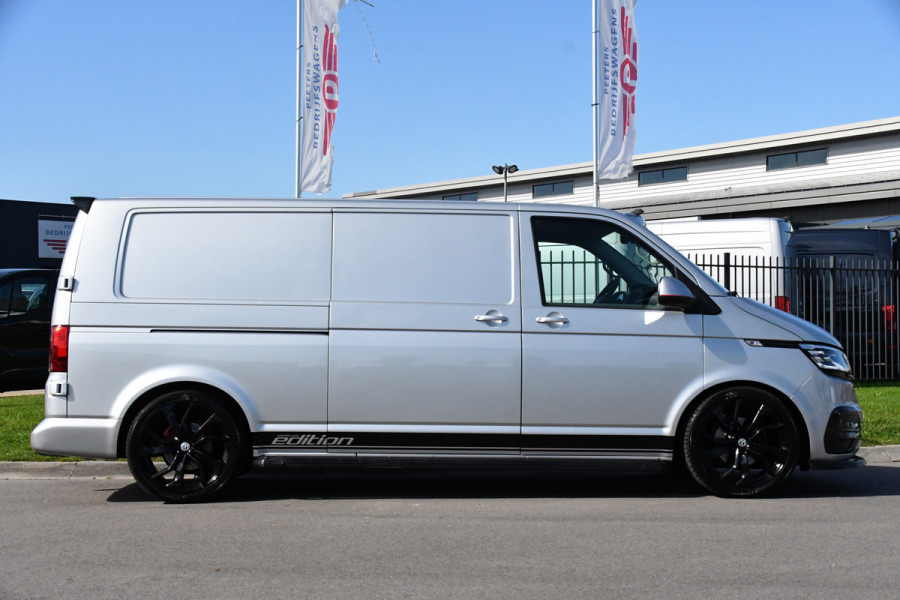 Volkswagen Transporter 2.0 TDI L2H1 32 Bulli Virtual, Adaptieve Cruise, LED, Carplay, Automaat, NAVI, Trekhaak, Sensoren, Uniek!