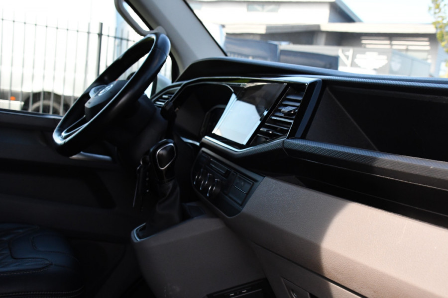 Volkswagen Transporter 2.0 TDI L2H1 32 Bulli Virtual, Adaptieve Cruise, LED, Carplay, Automaat, NAVI, Trekhaak, Sensoren, Uniek!